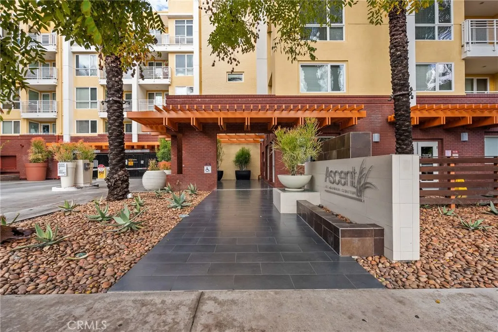 21301 Erwin, Woodland Hills, CA 91367 - Photo 4 of 45, Woodland Hills, CA
