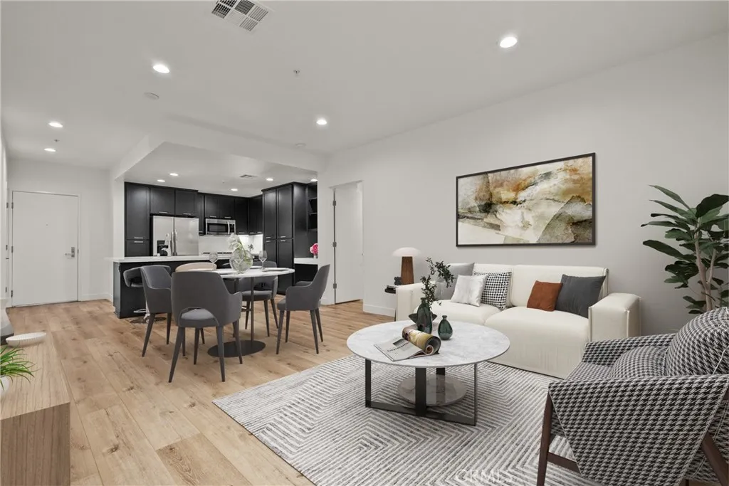 21301 Erwin, Woodland Hills, CA 91367 - Photo 5 of 45, Woodland Hills, CA