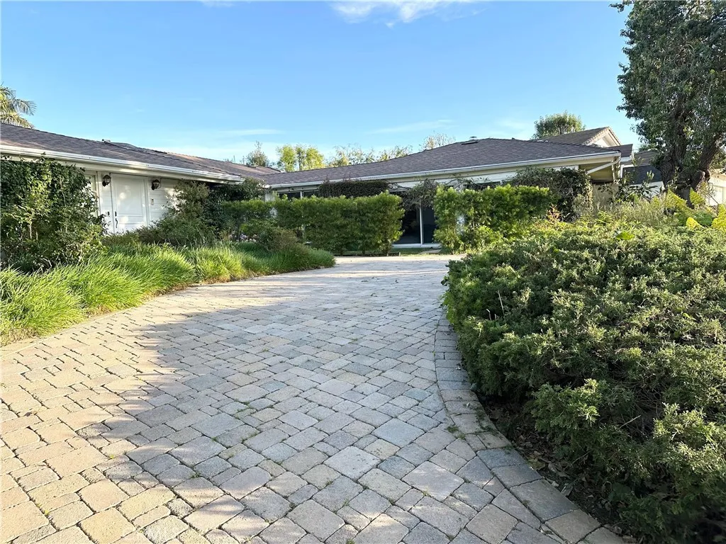 27424 Rainbow Ridge