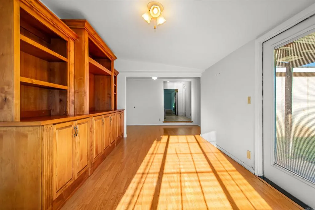 https://cdn.realtyfeed.com/cdn/127/306715392/0de7c4121d938b9abfd59de71f004be3.webp