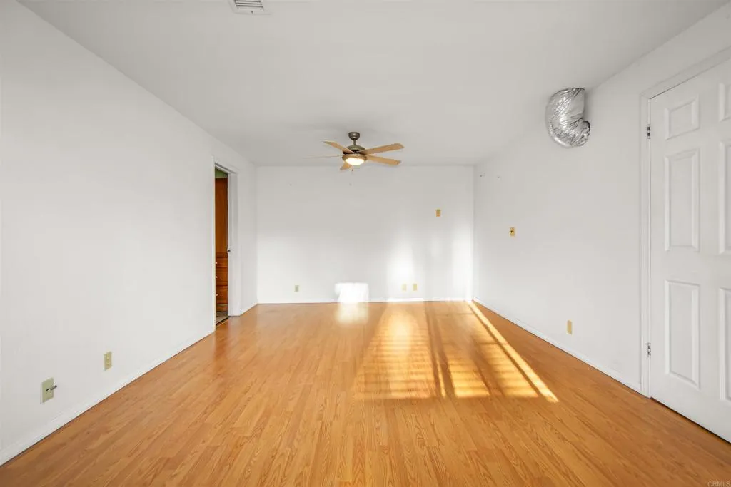 https://cdn.realtyfeed.com/cdn/127/306715392/18c7c5f5aaf182ee5e12bc2a2f1126a0.webp