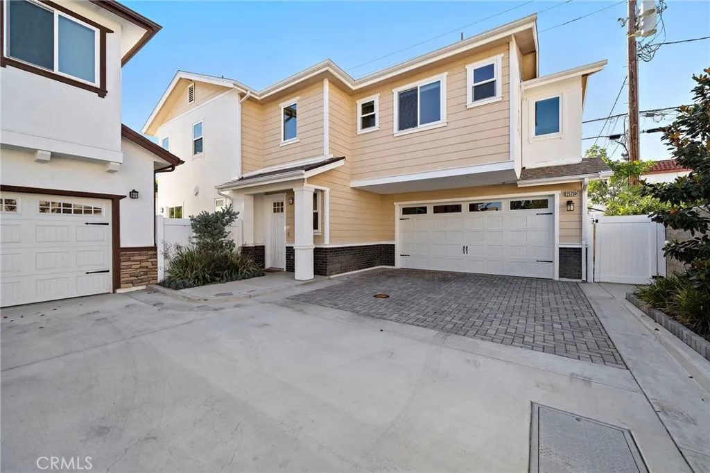 2573 Elden Avenue Unit D