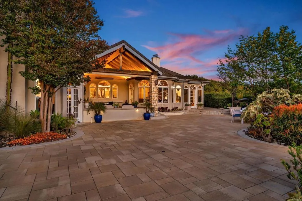 https://cdn.realtyfeed.com/cdn/127/306715452/01cd234ef58fe81885adca86fe047098.webp