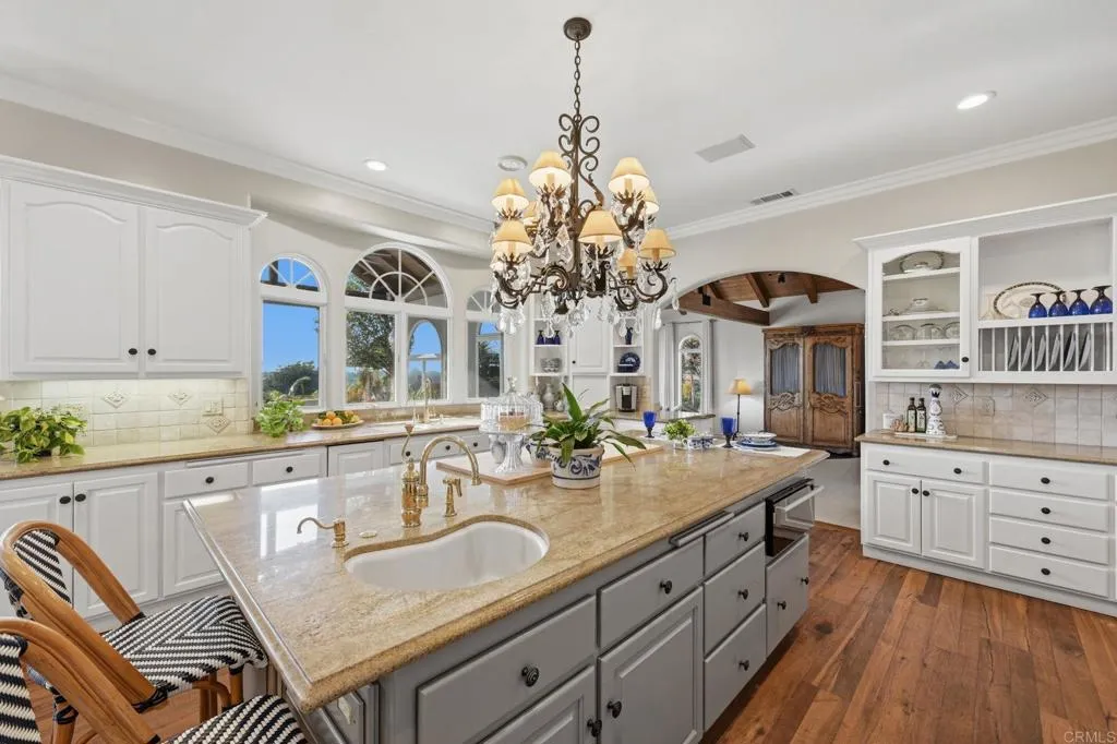 https://cdn.realtyfeed.com/cdn/127/306715452/0dfecaa0014b2e3ba033a0841a785ce4.webp