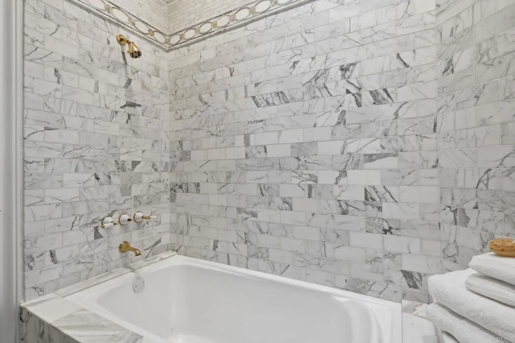 https://cdn.realtyfeed.com/cdn/127/306715452/786d8f6bcb283beac3c995e1bce79988.webp