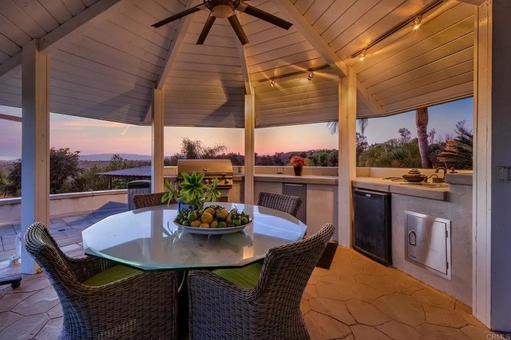 https://cdn.realtyfeed.com/cdn/127/306715452/a4ff3d48fd8a47306310b6580ddc57d3.webp