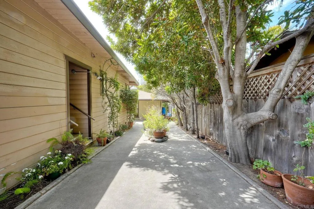 https://cdn.realtyfeed.com/cdn/127/306715464/6eda485ca48e97d44fbe671d51a5d3a3.webp