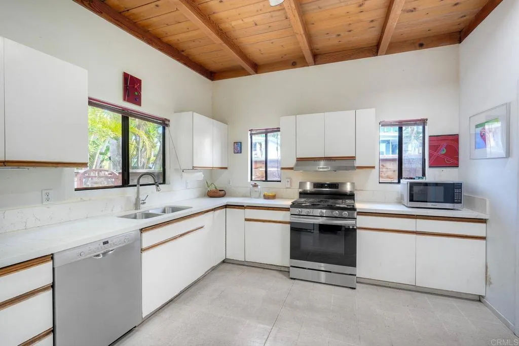https://cdn.realtyfeed.com/cdn/127/306715464/7568088f6d1507abc58a853374bc2a6b.webp