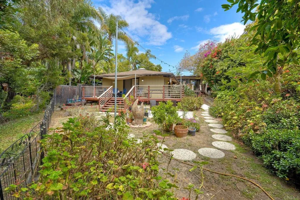 https://cdn.realtyfeed.com/cdn/127/306715464/853ef2fc0adf3fd782f95495fe2d92b3.webp