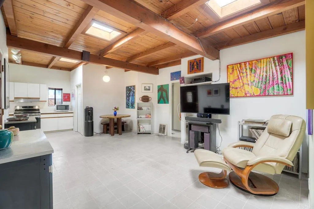 https://cdn.realtyfeed.com/cdn/127/306715464/b31b6fd84955ac2d41058a04faecfef2.webp