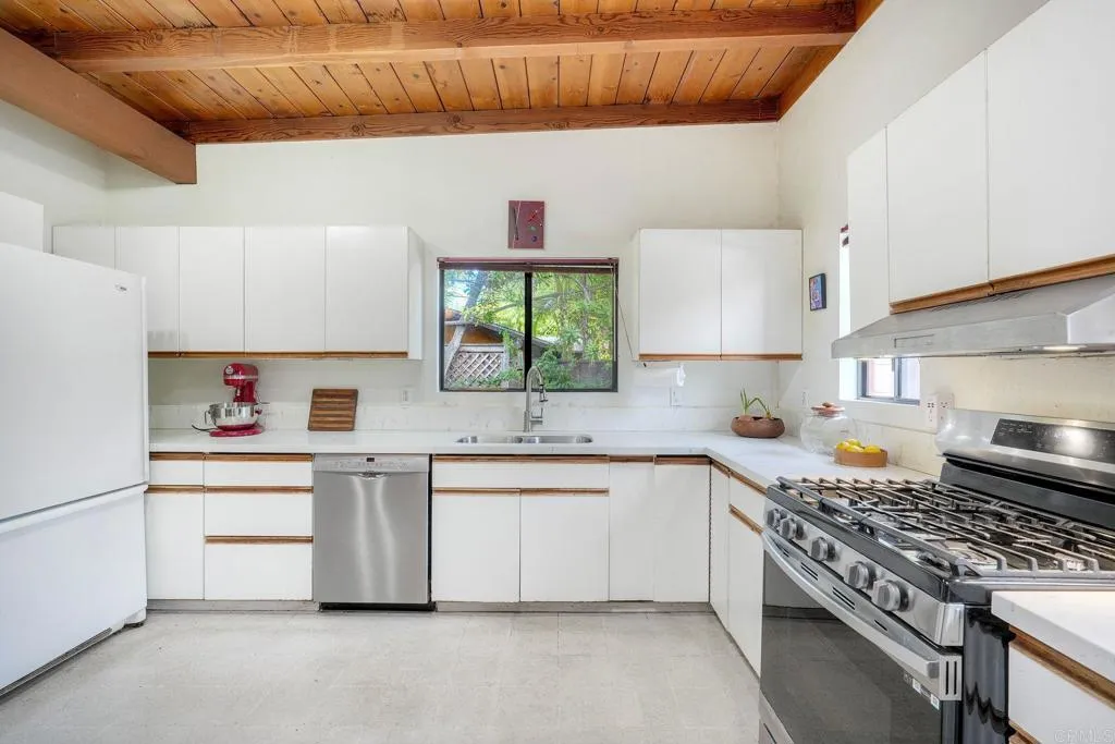 https://cdn.realtyfeed.com/cdn/127/306715464/b6b13ab063bf6262c5e613519b0f2137.webp
