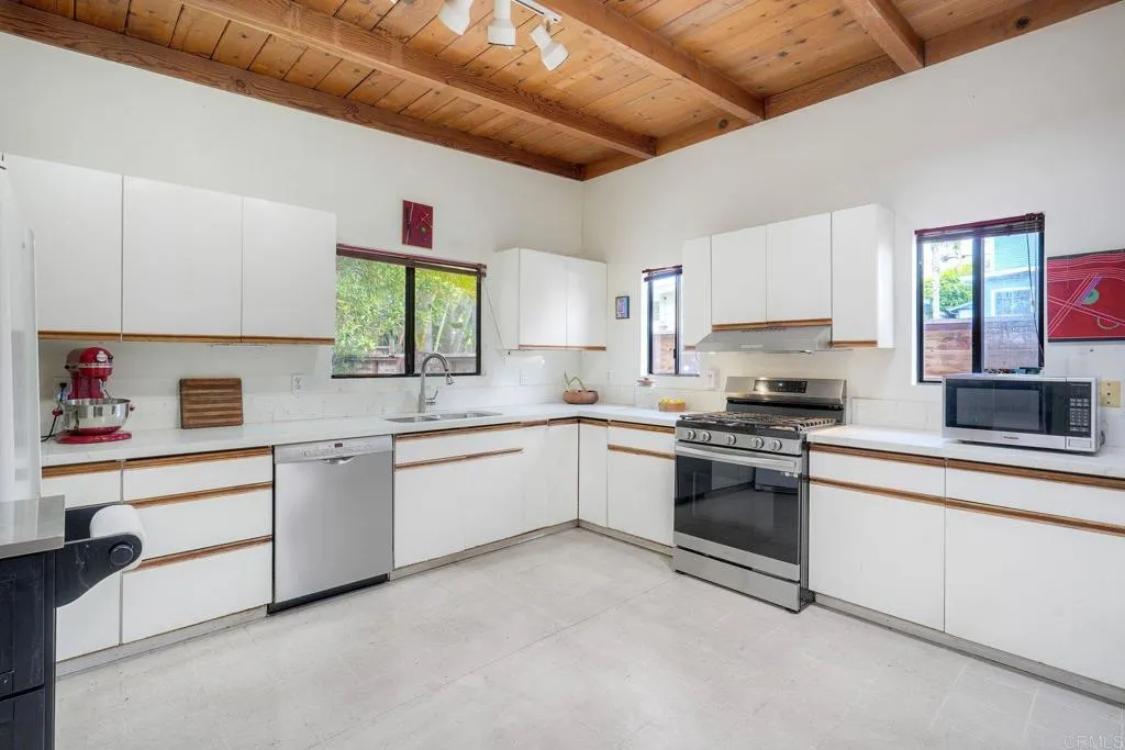https://cdn.realtyfeed.com/cdn/127/306715464/c87a3b5cc047d4b340b01c506af613aa.webp