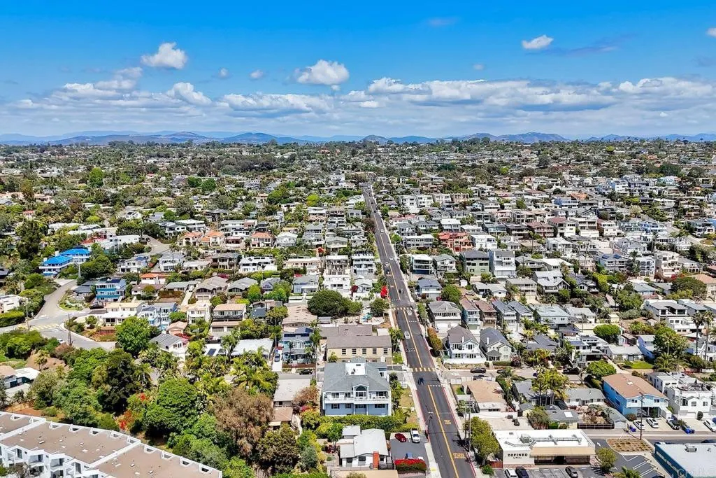 https://cdn.realtyfeed.com/cdn/127/306715464/ca131fa879c12726d2922fe536fdae01.webp
