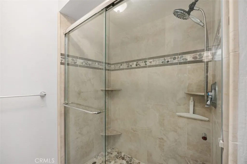 Photo #19: ND26101839 Listing: Photo #19