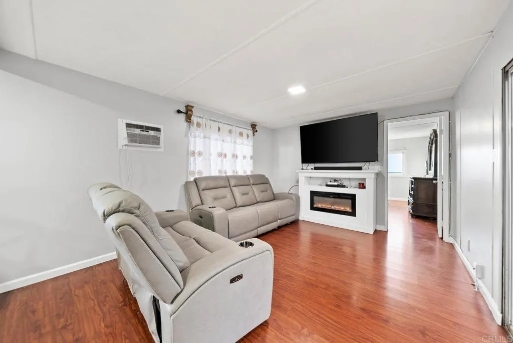https://cdn.realtyfeed.com/cdn/127/306715555/44cae04e1d71d2dc6f84841c49646127.webp