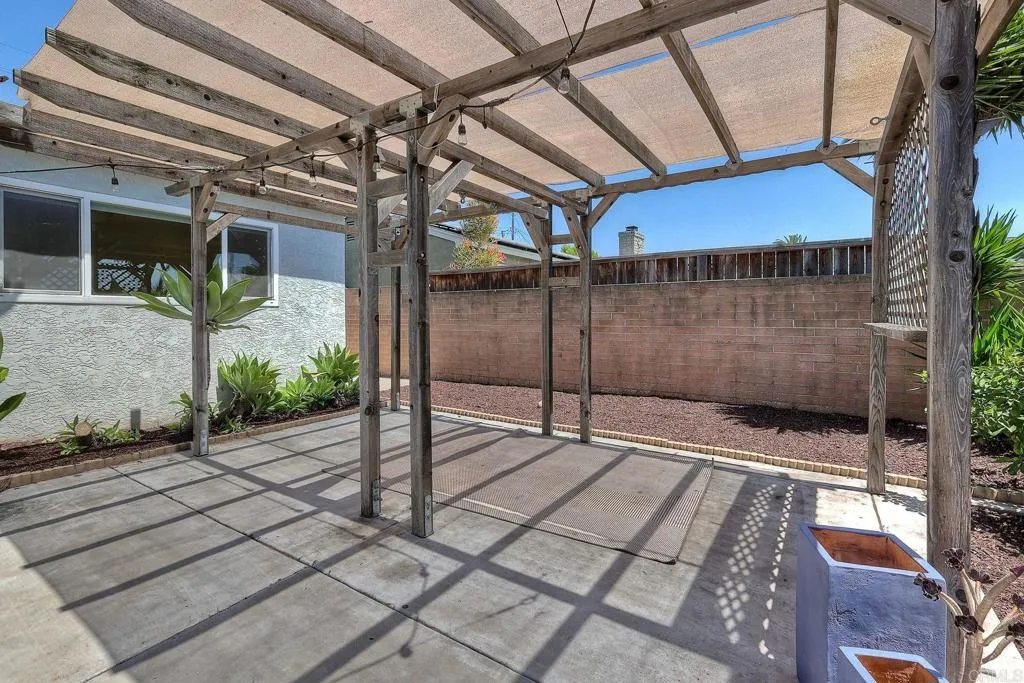 https://cdn.realtyfeed.com/cdn/127/306715615/6093c297887f0e40a11e9c97990750a0.webp