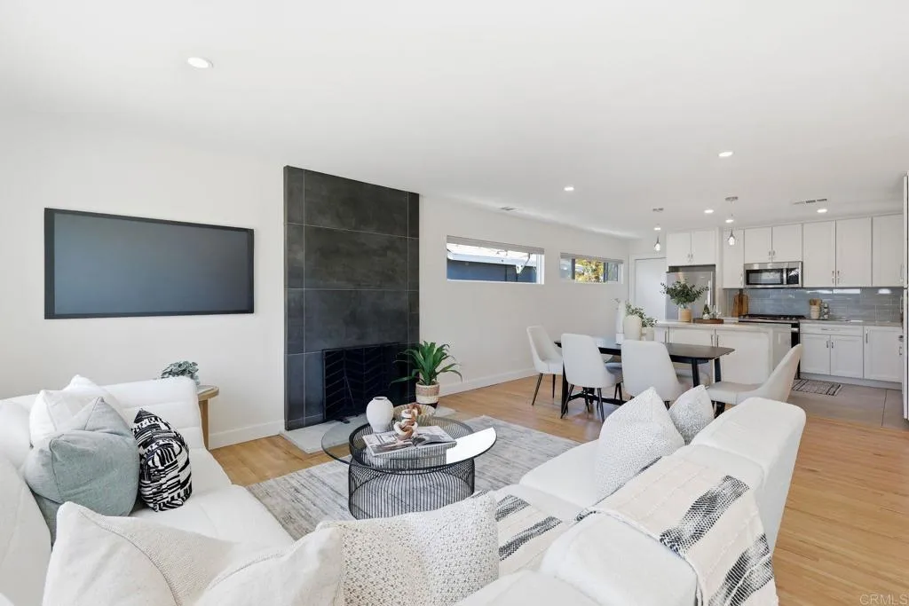 https://cdn.realtyfeed.com/cdn/127/306715615/86416846f1c82f4c74f7fa2826bf4fd4.webp