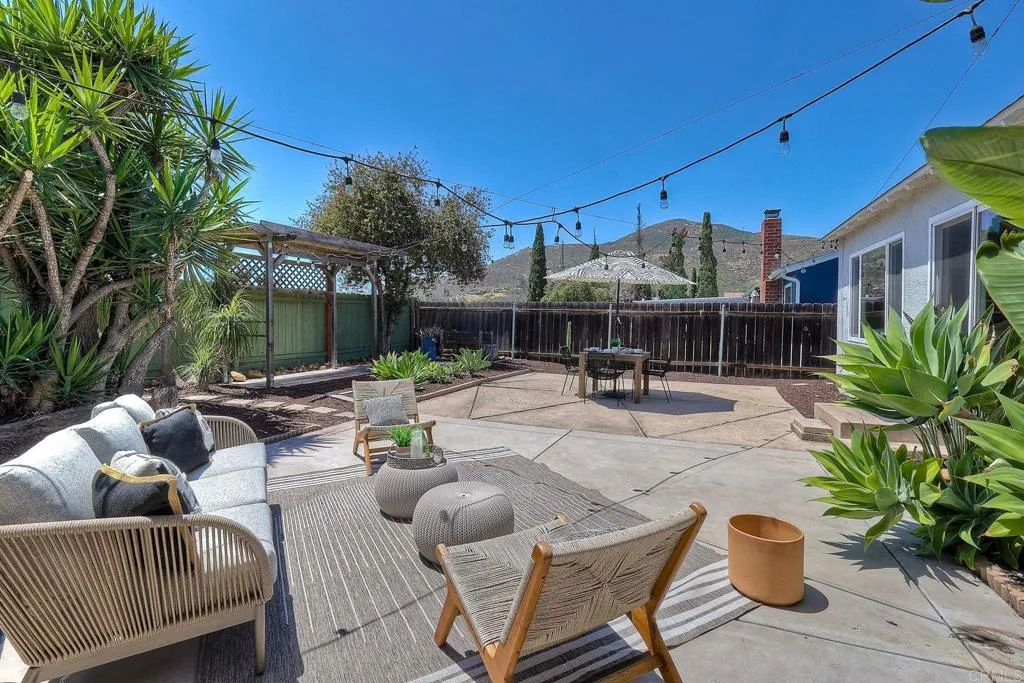 https://cdn.realtyfeed.com/cdn/127/306715615/994802a83a784101968e409302086ba5.webp