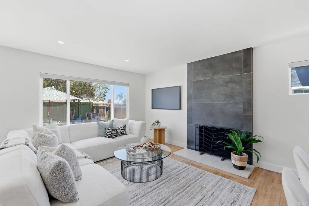 https://cdn.realtyfeed.com/cdn/127/306715615/bfcd95c6591a1b751f77fbf7fc9093c3.webp