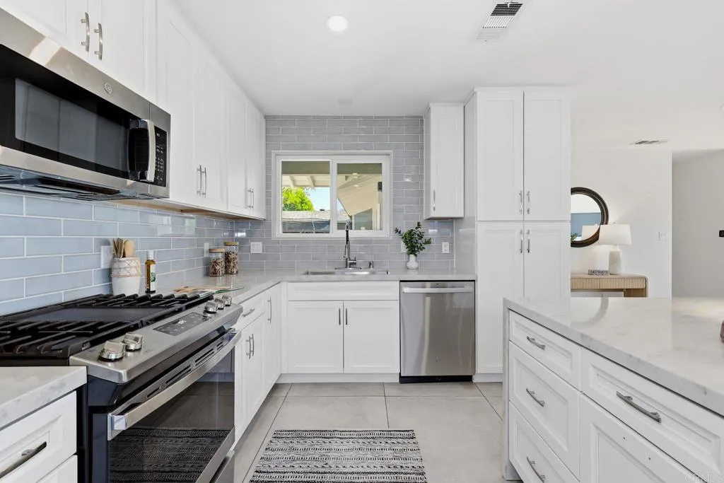 https://cdn.realtyfeed.com/cdn/127/306715615/dc8826aa13f0e7926500baebab508683.webp