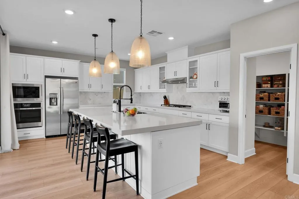 https://cdn.realtyfeed.com/cdn/127/306715618/30e17035a82c7247ed8a927640943505.webp