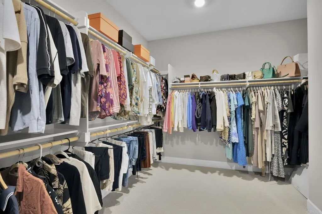 https://cdn.realtyfeed.com/cdn/127/306715618/4000d5f54ba2582abac387643b75fc82.webp