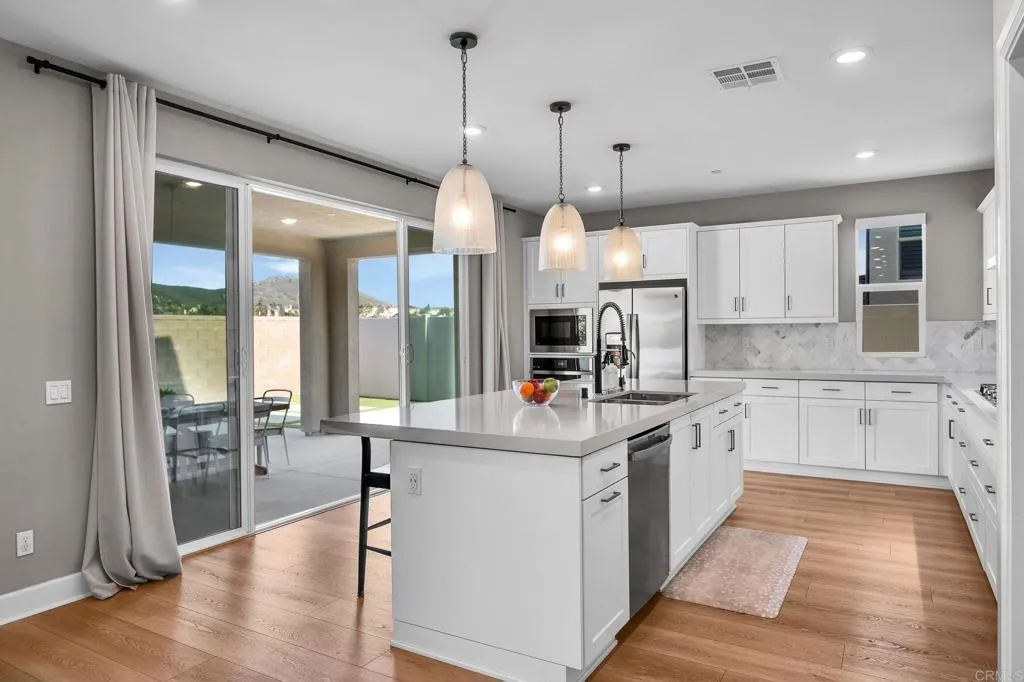 https://cdn.realtyfeed.com/cdn/127/306715618/7b7632d63eaa985bcb1858af5eb4bbe8.webp