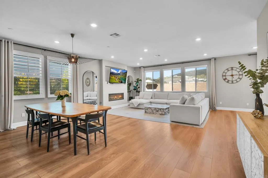 https://cdn.realtyfeed.com/cdn/127/306715618/b73a4e7356d632a00eba0952a5b78dc6.webp