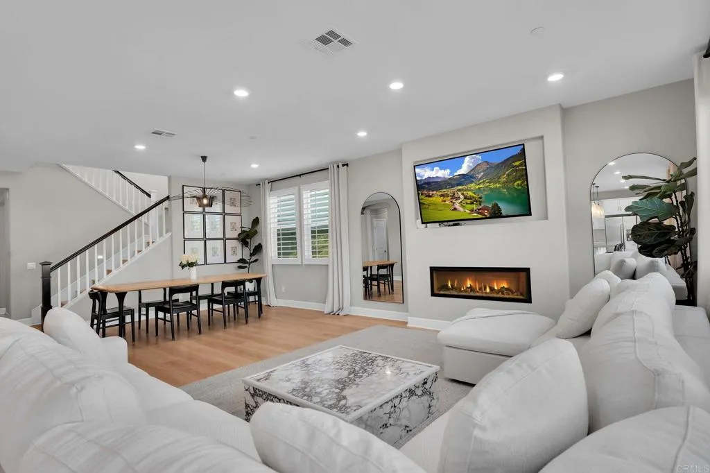 https://cdn.realtyfeed.com/cdn/127/306715618/f1bbb5c27f8b4964c725e04ad6374eb8.webp