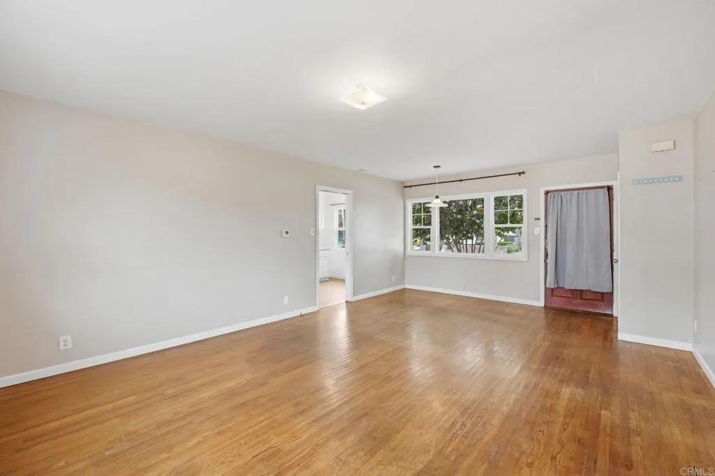 https://cdn.realtyfeed.com/cdn/127/306715633/31802459c4ee364e36aeb14eb521efe8.webp