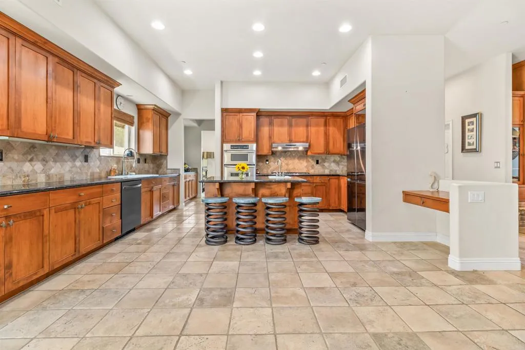 https://cdn.realtyfeed.com/cdn/127/306715691/13a00ed30f73e00653ee3d0b4402897a.webp