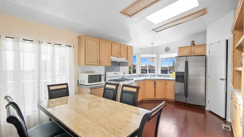 https://cdn.realtyfeed.com/cdn/127/306715720/13b9dc784362147f8e82107ea917bd37.webp