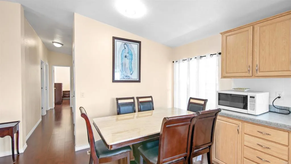 https://cdn.realtyfeed.com/cdn/127/306715720/2b780da3453ed21e8596117ffda110b9.webp