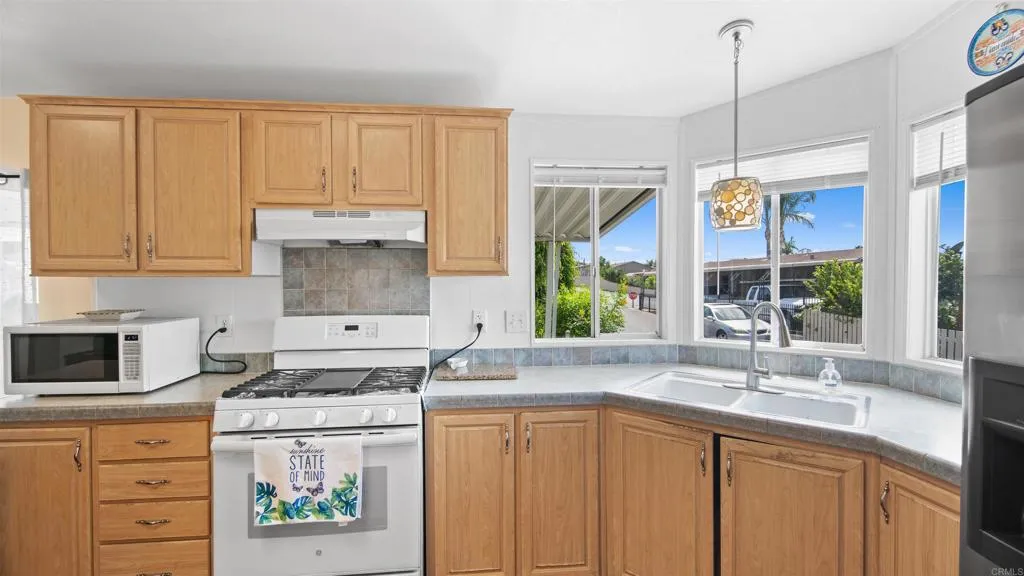 https://cdn.realtyfeed.com/cdn/127/306715720/4d41b16439807d5112df18ebbb4490b0.webp