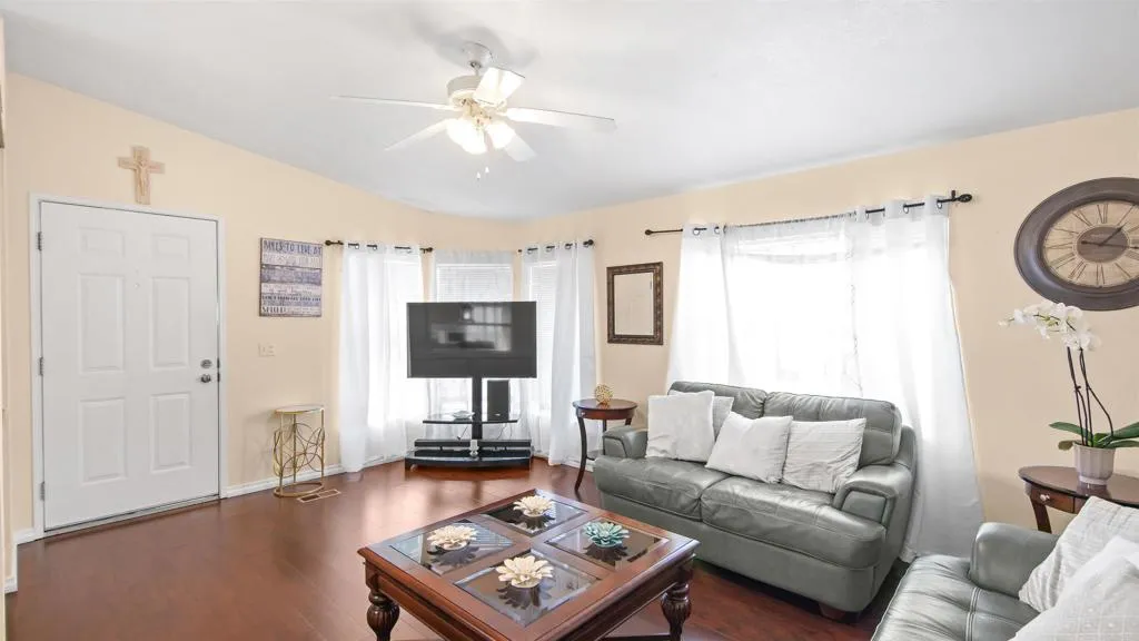 https://cdn.realtyfeed.com/cdn/127/306715720/72013df7a9f992e11a0617e5df82d3b7.webp