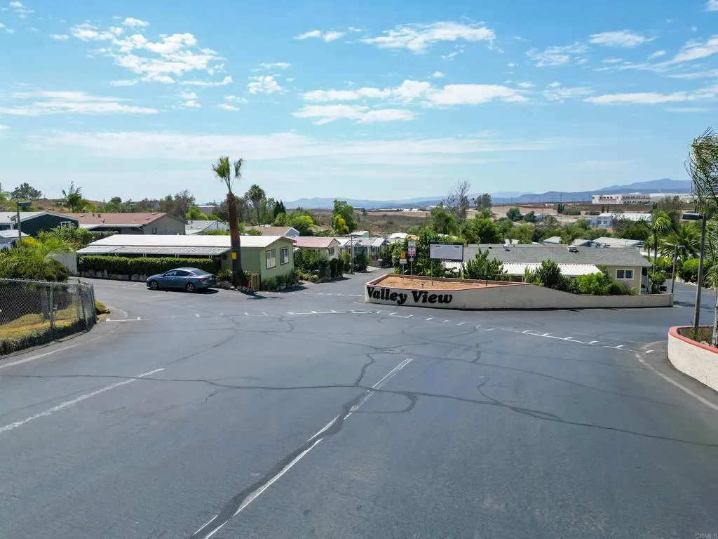 https://cdn.realtyfeed.com/cdn/127/306715720/bb898806e6110fda0fce42105f6e32ff.webp
