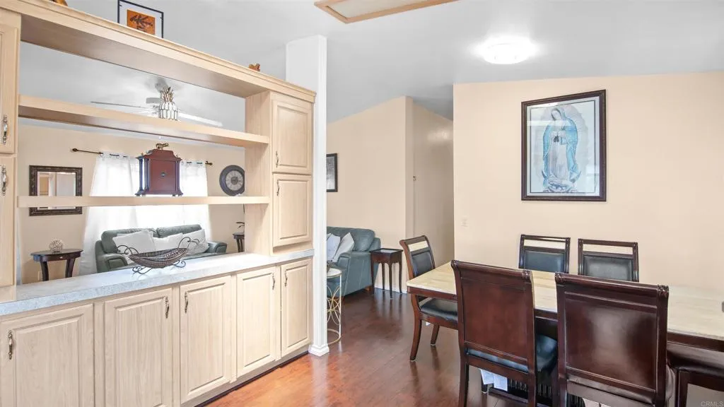 https://cdn.realtyfeed.com/cdn/127/306715720/f48129494a7bf2982ce8bbccbb6f9236.webp