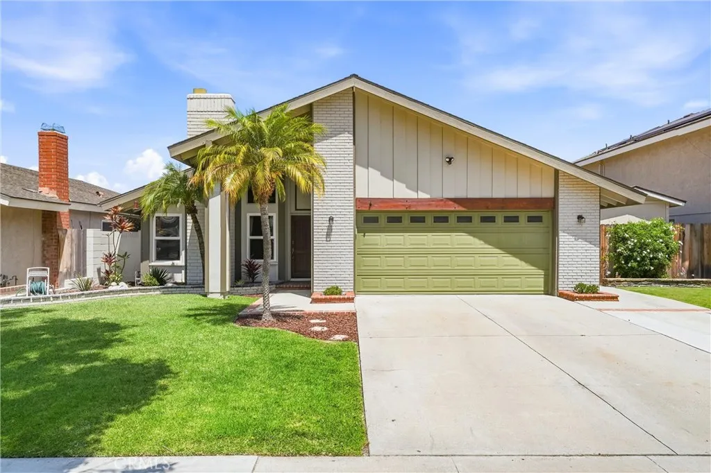 6009 E Calle Cedro
