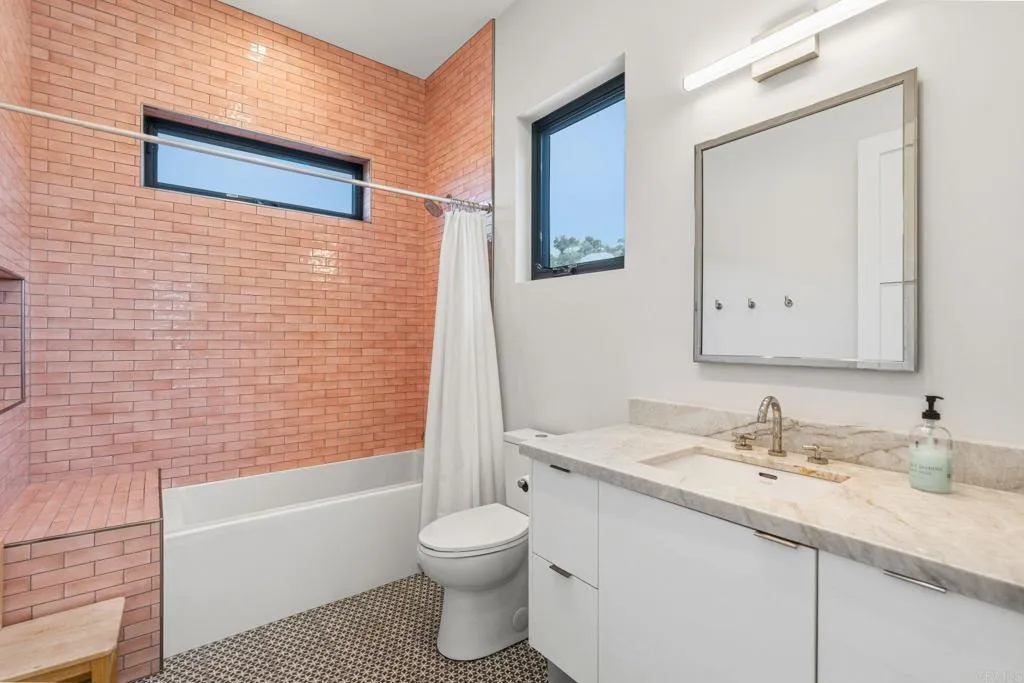 https://cdn.realtyfeed.com/cdn/127/306715737/19df29ccdc92cfa5941cec7dc1381432.webp
