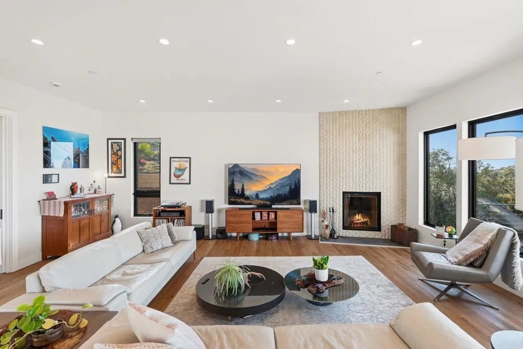 https://cdn.realtyfeed.com/cdn/127/306715737/1d804977ab563928698be646c0ac845b.webp