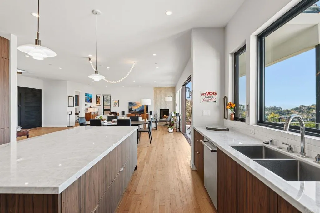 https://cdn.realtyfeed.com/cdn/127/306715737/1e12db8166c249b827773df6535227c0.webp