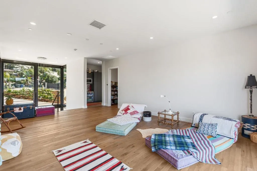 https://cdn.realtyfeed.com/cdn/127/306715737/2ea23434a68c7dcfe4392720f2517cf1.webp