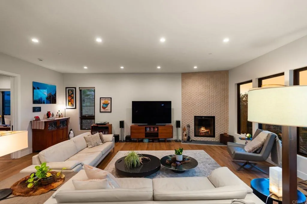 https://cdn.realtyfeed.com/cdn/127/306715737/3ed2dee98839401e1acab012be45764b.webp