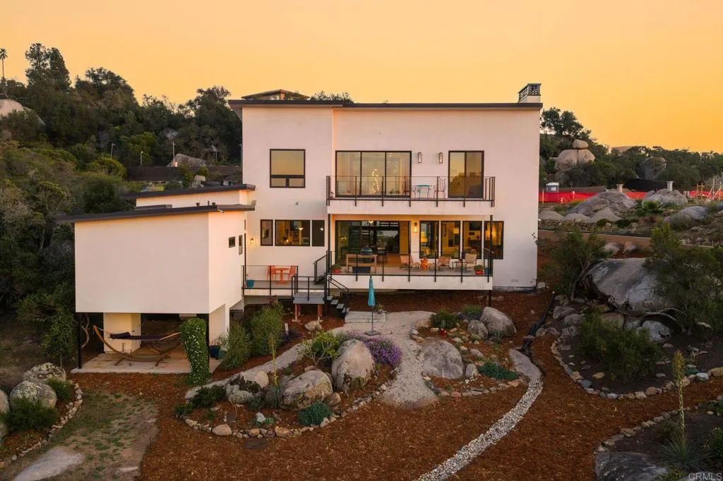 https://cdn.realtyfeed.com/cdn/127/306715737/5621681c2cdfec19be8429a3e65804fd.webp