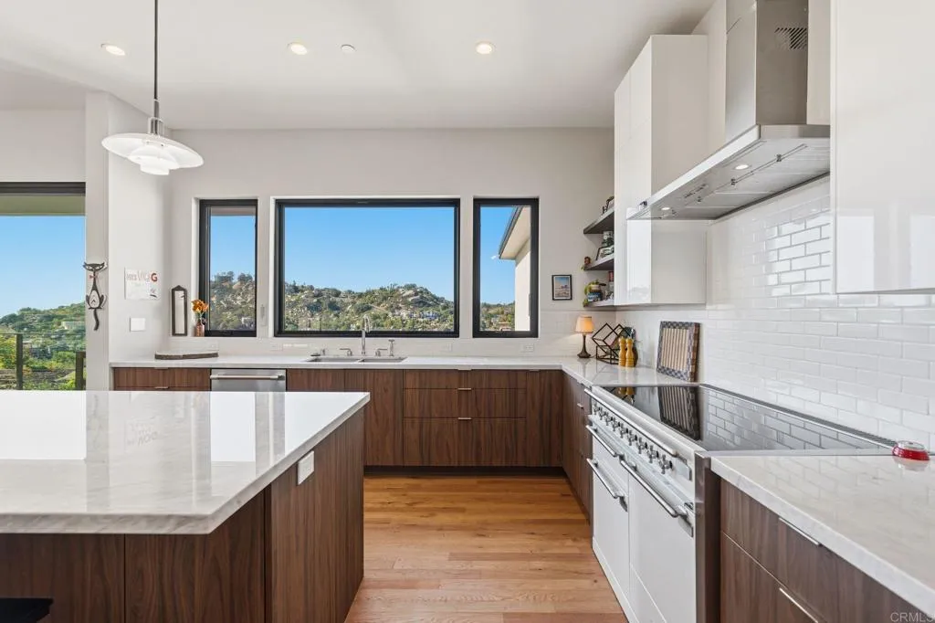 https://cdn.realtyfeed.com/cdn/127/306715737/57662693f19c3d0e5df1a15a3fc6101d.webp