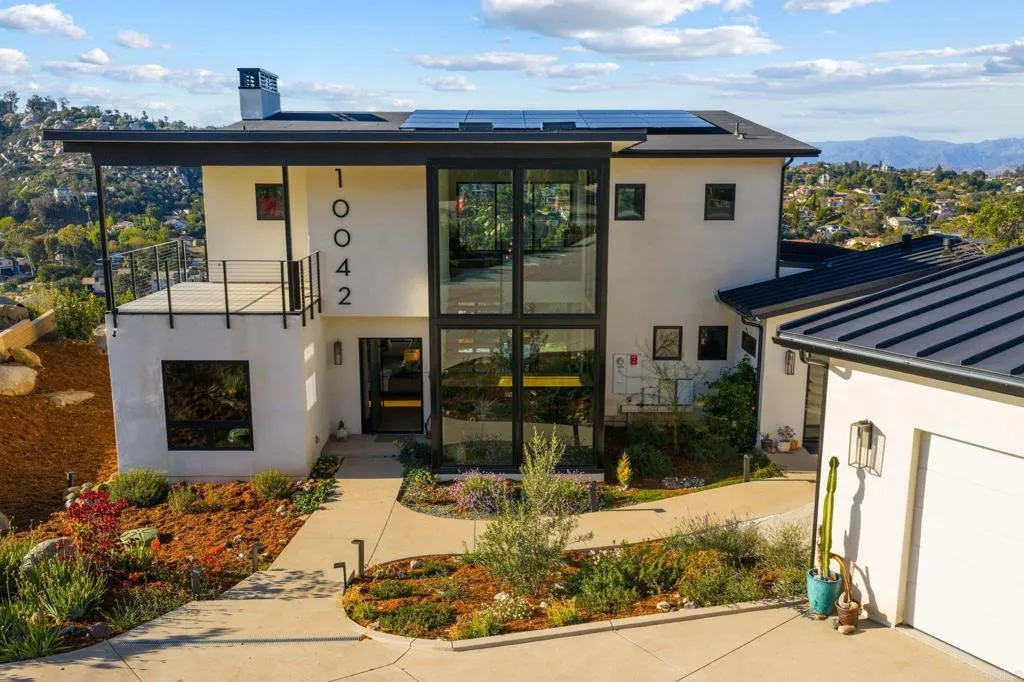https://cdn.realtyfeed.com/cdn/127/306715737/758a81e779c69e71a7cf14b173381285.webp