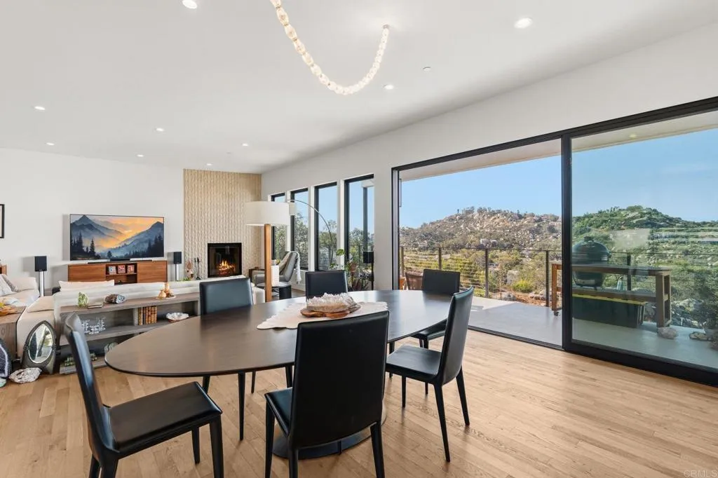 https://cdn.realtyfeed.com/cdn/127/306715737/79eafb33c2292fe268c938b939447ce0.webp