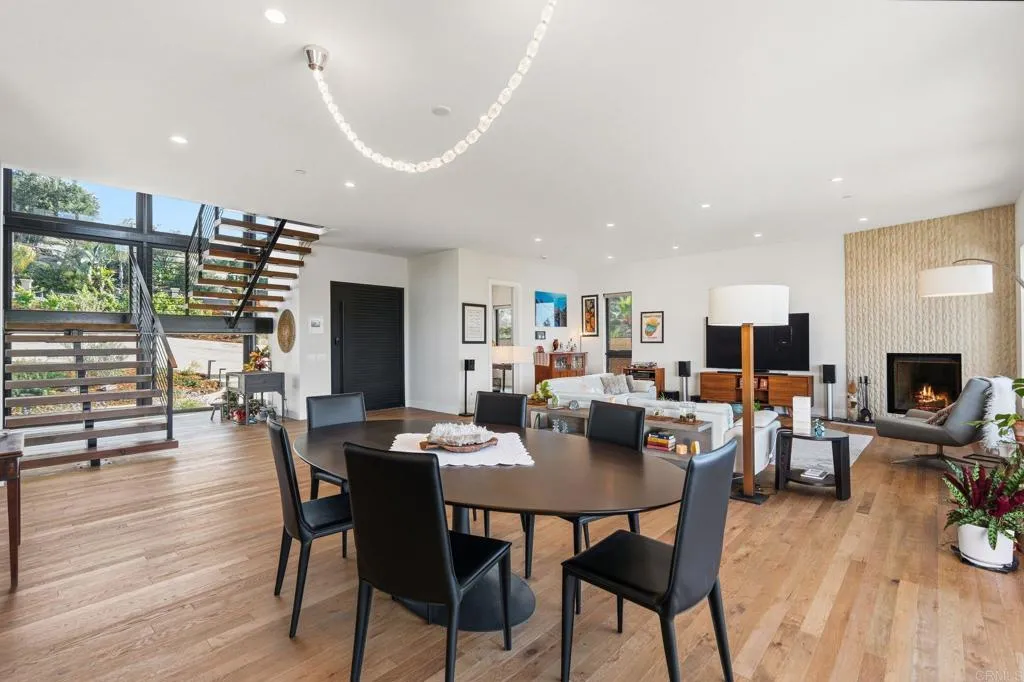 https://cdn.realtyfeed.com/cdn/127/306715737/9207dae5cc24c2a6fa2c6ced94f986e9.webp