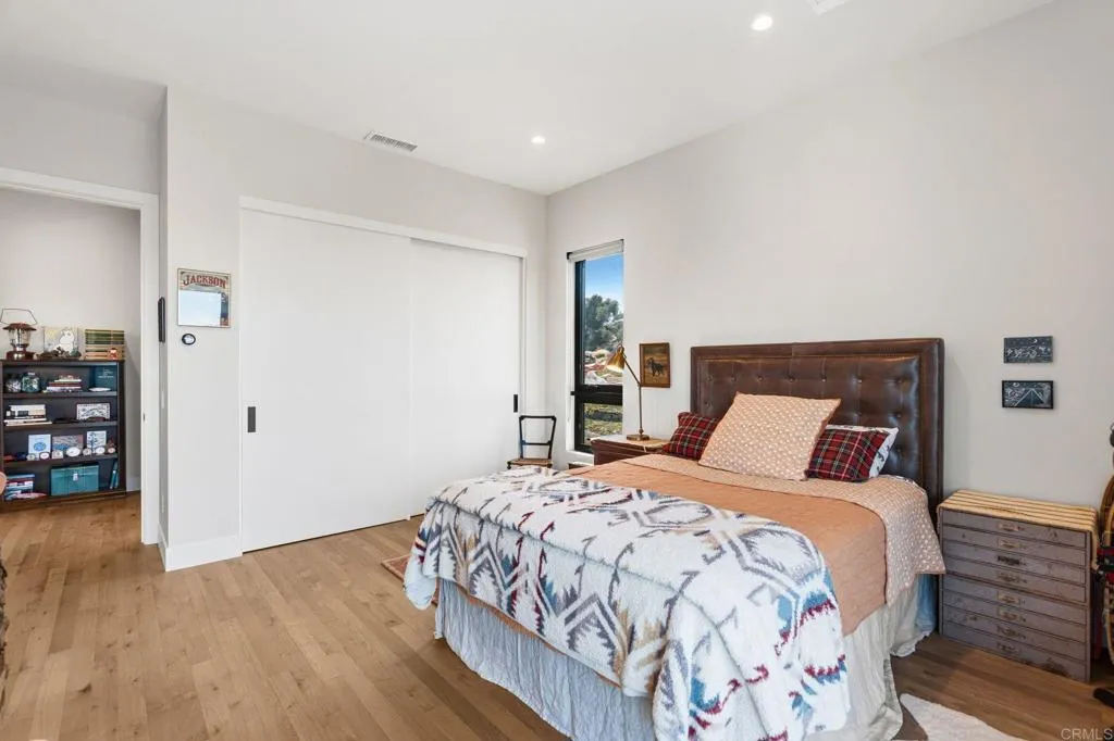 https://cdn.realtyfeed.com/cdn/127/306715737/992359d4e66f99bb8048077546a70e7a.webp