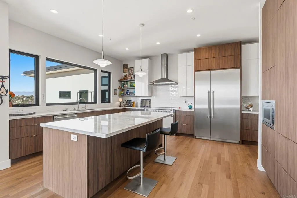 https://cdn.realtyfeed.com/cdn/127/306715737/cbb35046c3220cbccf1407bf1c168945.webp